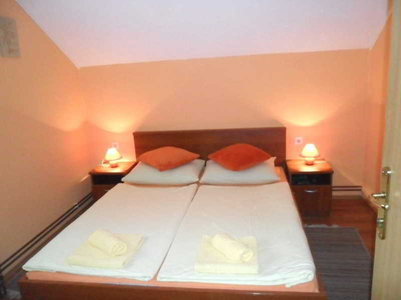 Guesthouse Sara กราโบวาซ ภายนอก รูปภาพ