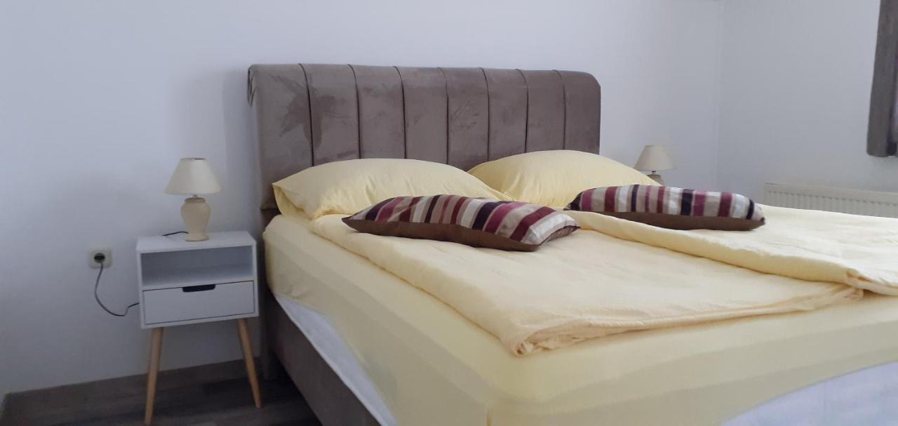 Guesthouse Sara กราโบวาซ ภายนอก รูปภาพ
