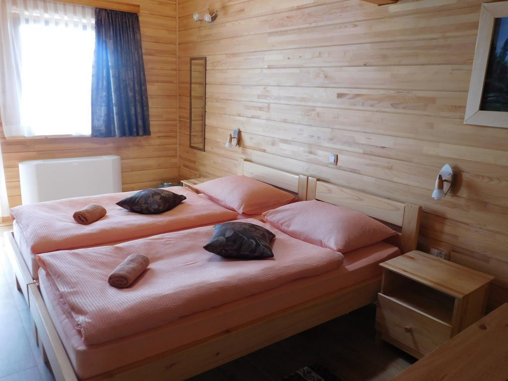 Guesthouse Sara กราโบวาซ ภายนอก รูปภาพ