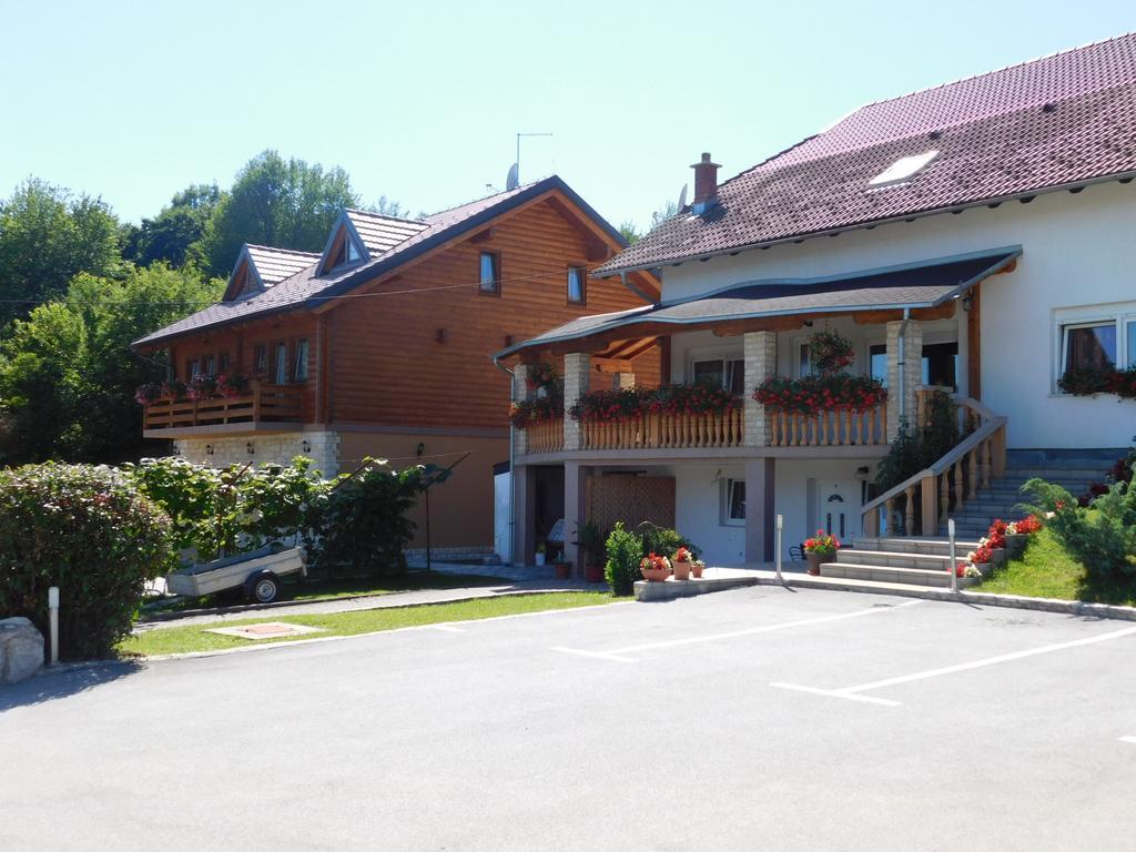 Guesthouse Sara กราโบวาซ ภายนอก รูปภาพ