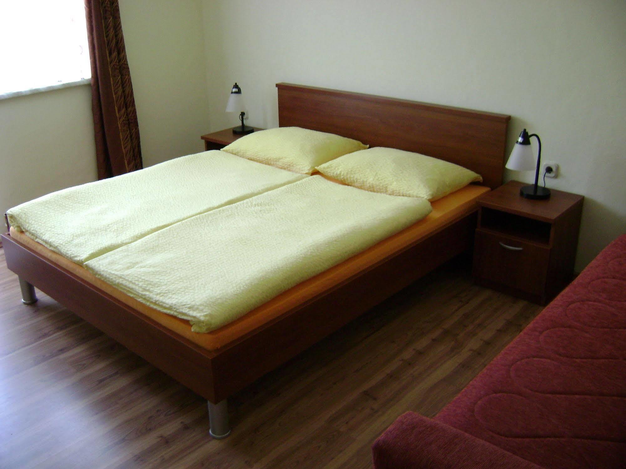 Guesthouse Sara กราโบวาซ ภายนอก รูปภาพ