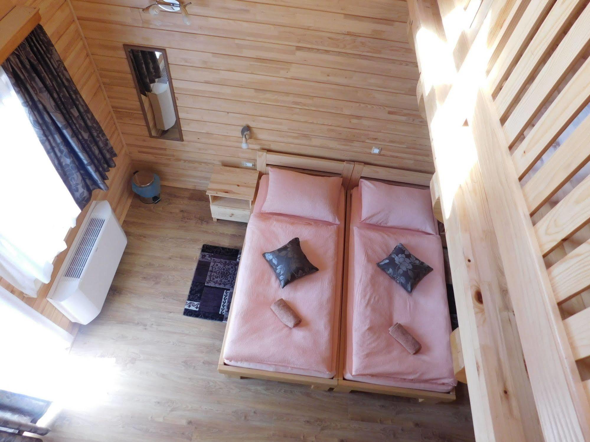 Guesthouse Sara กราโบวาซ ภายนอก รูปภาพ
